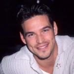 This ’90s Heartthrob with Cute Dimples Stunned with Gray Hair & Beard – His Transformation Left Users in Awe